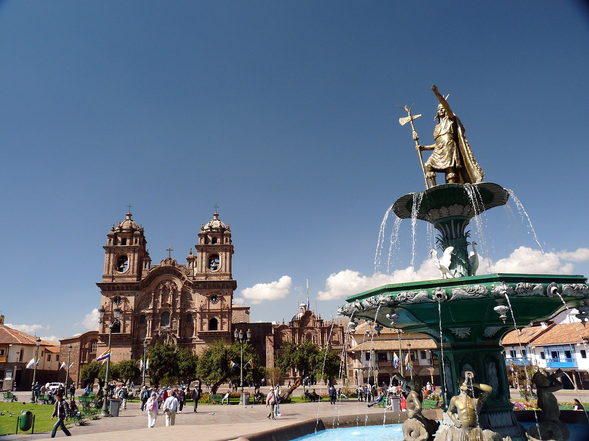 First day in Cusco: Plaza de Armas with turquoise fountain, golden Inca statue and church towers
